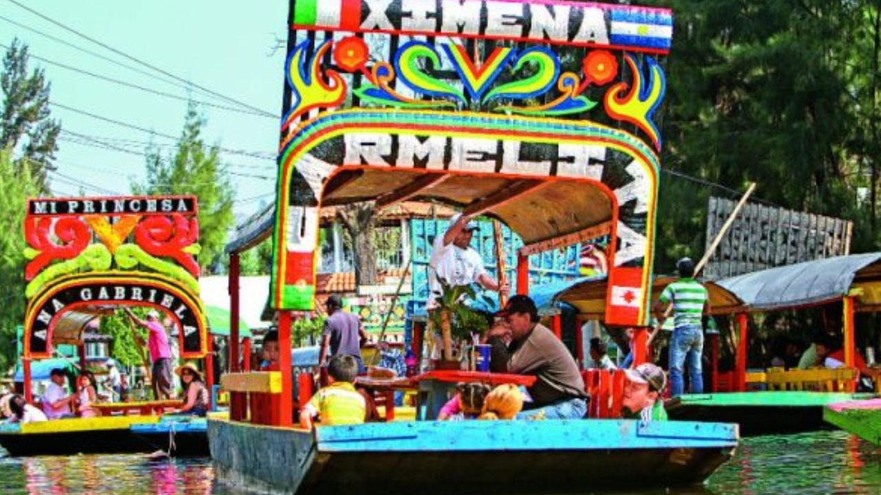 La alcaldía Xochimilco autorizó un incremento de 25 por ciento en el costo del viaje en las trajineras turísticas que circulan en los canales.