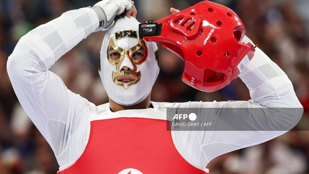 El taekwondoín Carlos Sansores avanzó a los cuartos de final de la disciplina, en el penúltimo día de los Juegos Olímpicos de París 2024.