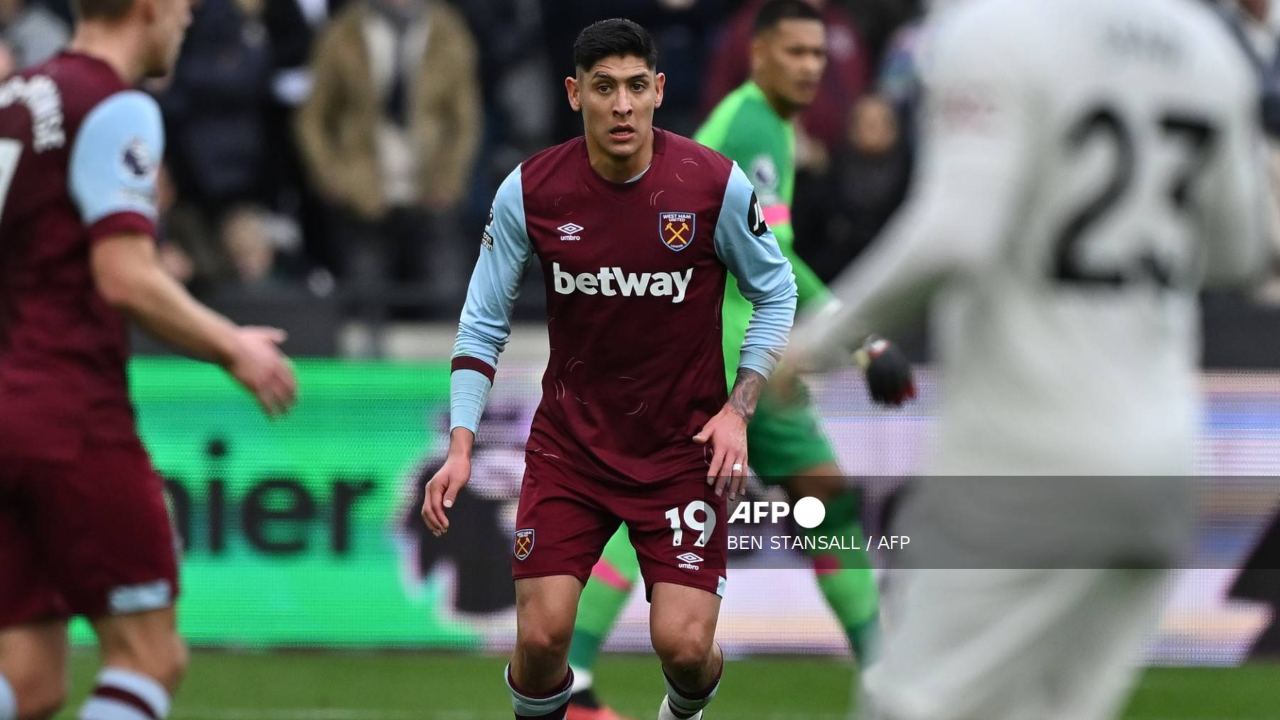 El mexicano Edson Álvarez volvió a las canchas este sábado, luego de una lesión que lo mantuvo inactivo por dos meses.