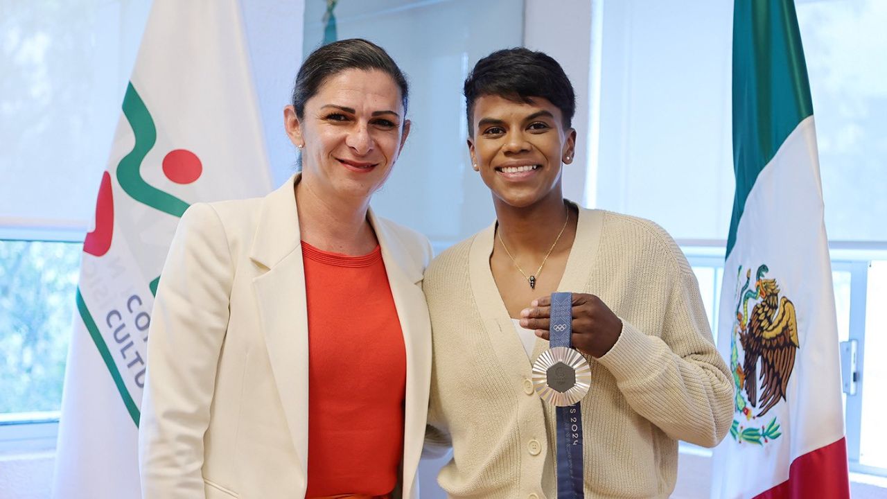 Agradecida por el apoyo y el recibimiento mostrado por la titular de la Conade, la judoca Prisca Awiti platicó con Ana Gabriela Guevara