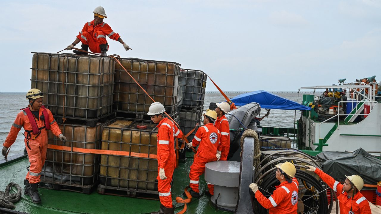 El Servicio de Administración Tributaria (SAT) realizó el embargo precautorio de un millón 401 mil 491 piezas provenientes de China