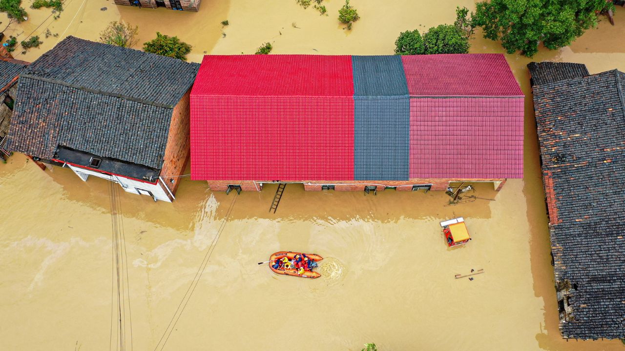 ZONA DE EMERGENCIA. Las lluvias torrenciales y las olas de calor extremo en el país asiático subrayan la gravedad de los efectos del cambio climático.