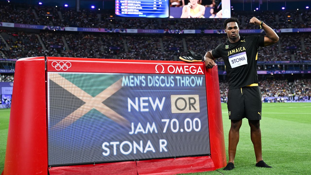 Roje Stona dio la sorpresa en el lanzamiento de disco al proclamarse campeón olímpico y dar a Jamaica su primer oro en el atletismo de estos Juegos de París-2024