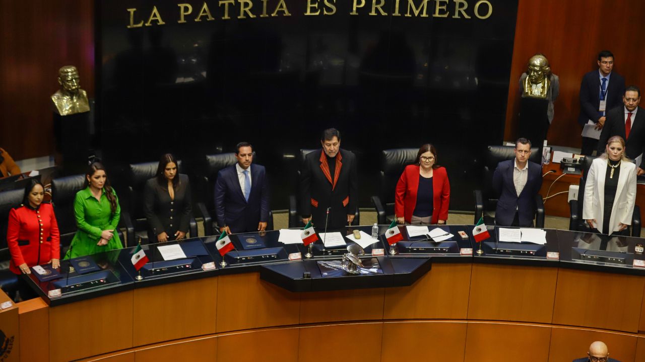 Proceso. Ayer, en ambas Cámaras se llevó a cabo la toma de protesta de diputados y senadores, sesiones presididas por Gerardo Fernández Noroña e Ifigenia Martínez.