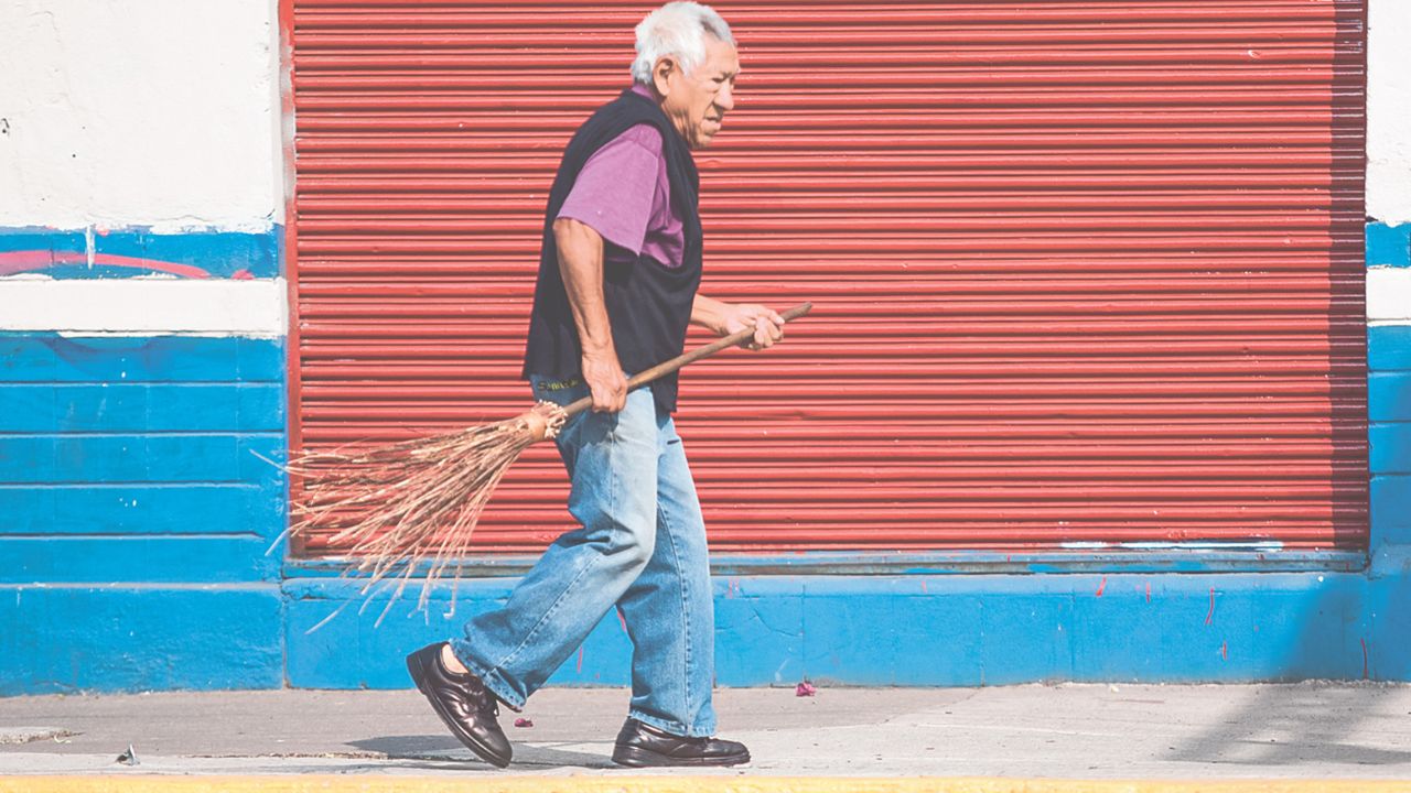 PROBLEMA. La falta de especialistas que atiendan a personas de la tercera edad en México, se agrava con el crecimiento de este sector.