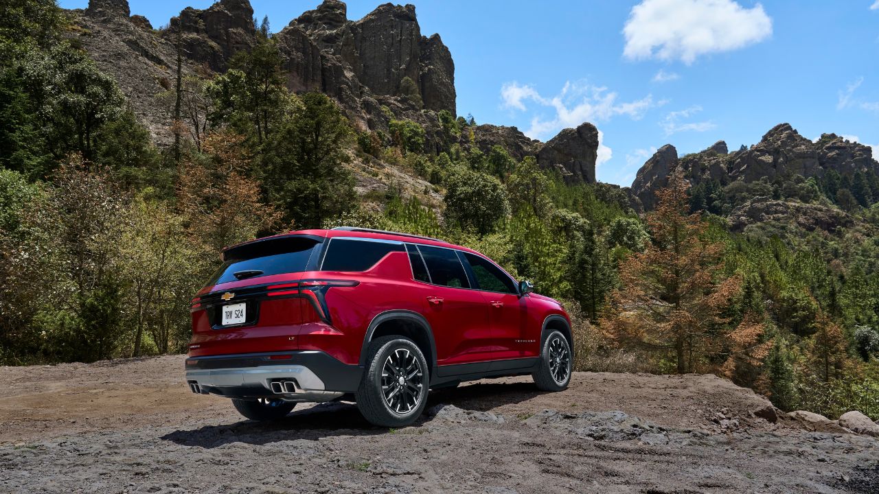 Con cambios significativos en la tecnología, la estética, pero sobre todo en el motor, que ahora es de cuatro cilindros, la tercera generación de este modelo llega con "bombo y platillo" a México