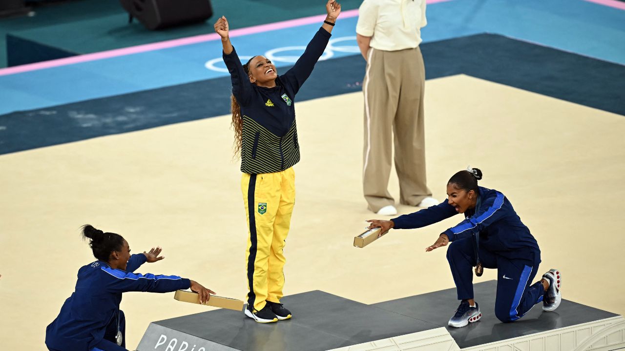 Simone Biles tiene ocho preseas: cuatro en Río de Janeiro, cuatro en París, lo que deja a una de igual a la soviética.