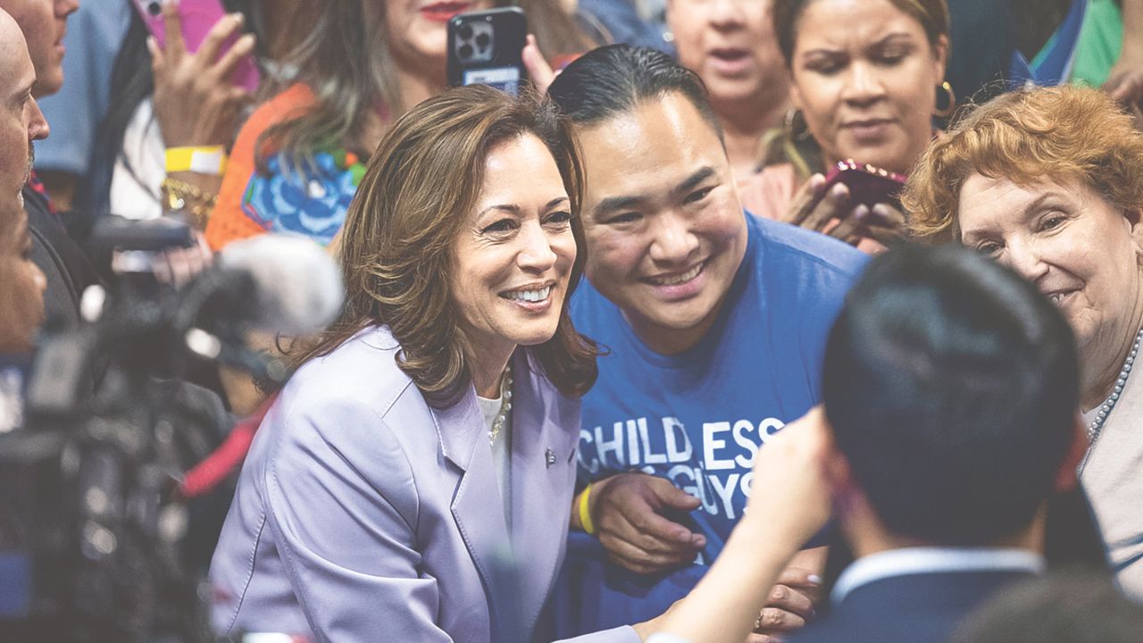 Kamala Harris tomó la delantera frente al expresidente Donald Trump en tres estados clave, según encuestas publicadas por el New York Times y Siena College