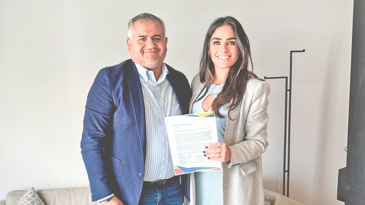 Cooperación. Raúl Ortega Rodríguez, titular de la demarcación, y Alessandra Rojo de la Vega, alcaldesa electa.