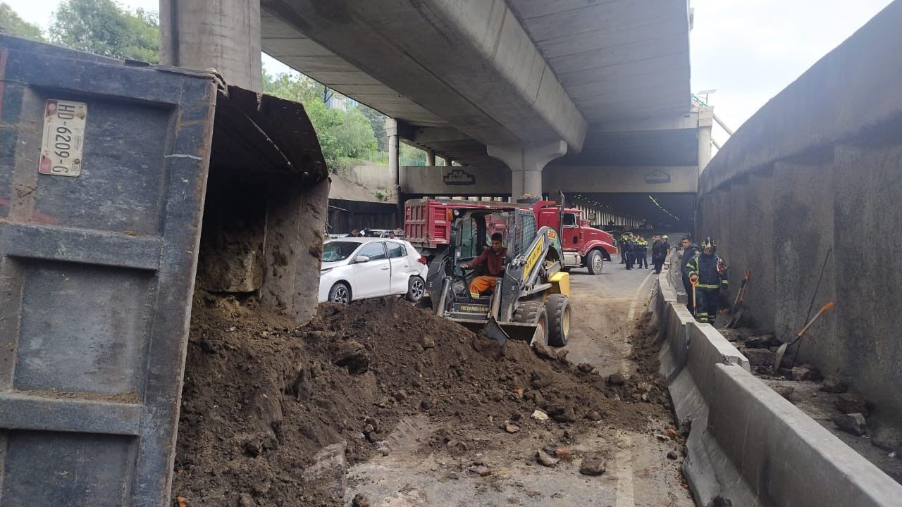 Alerta. El accidente más reciente ocurrió este sábado en Periférico y Moliere, en la alcaldía Miguel Hidalgo, donde un camión tipo torton impactó contra 6 vehículos tras quedarse sin frenos.