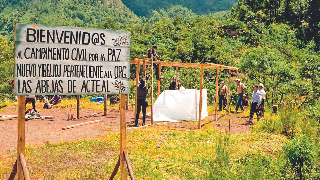 CRISIS. Ante la violencia que se vive en la entidad, las Abejas de Acteal reinstalaron el Campamento Civil por la Paz.