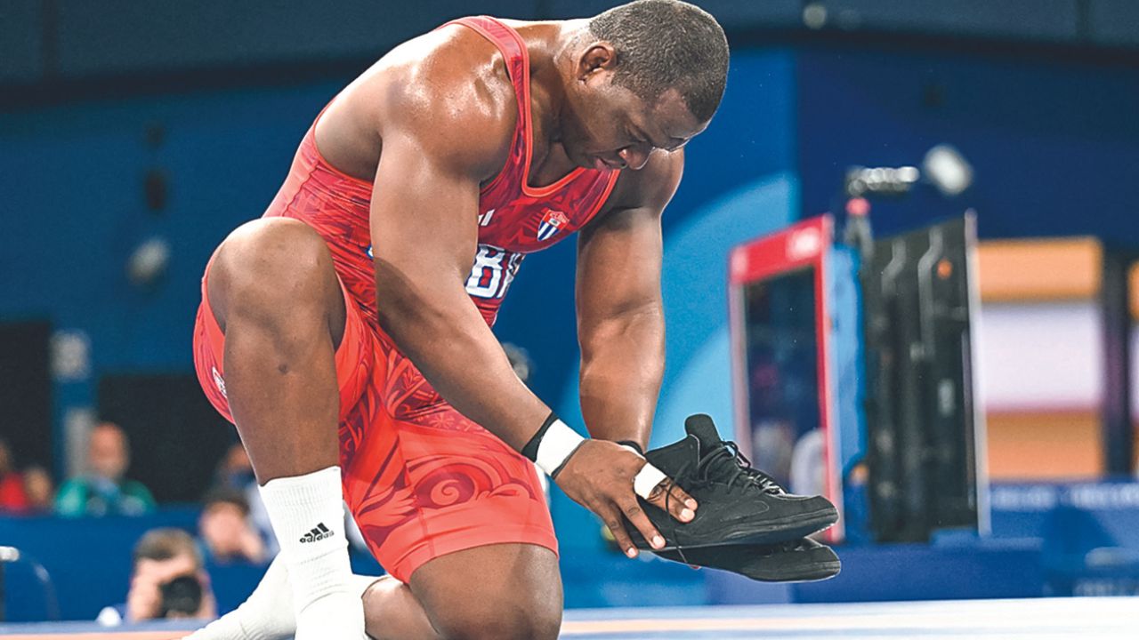 El luchador cubano Mijaín López aseguró un lugar en lo más alto con su quinta medalla de oro consecutiva en la misma prueba individual y con lo que significó su retiroEl luchador cubano Mijaín López aseguró un lugar en lo más alto con su quinta medalla de oro consecutiva en la misma prueba individual y con lo que significó su retiro