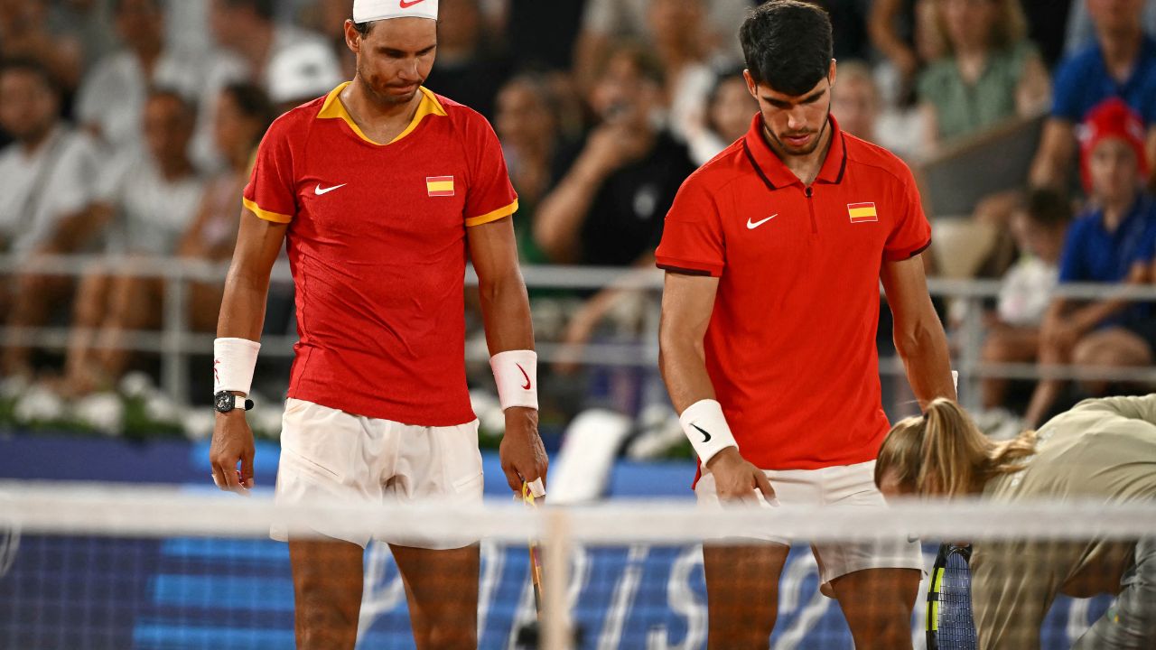 La dupla española de Rafael Nadal y Carlos Alcaraz se despidió de París al caer ante los estadounidenses Rajeev Ram y Austin Krajicek por 6-2 y 6-4