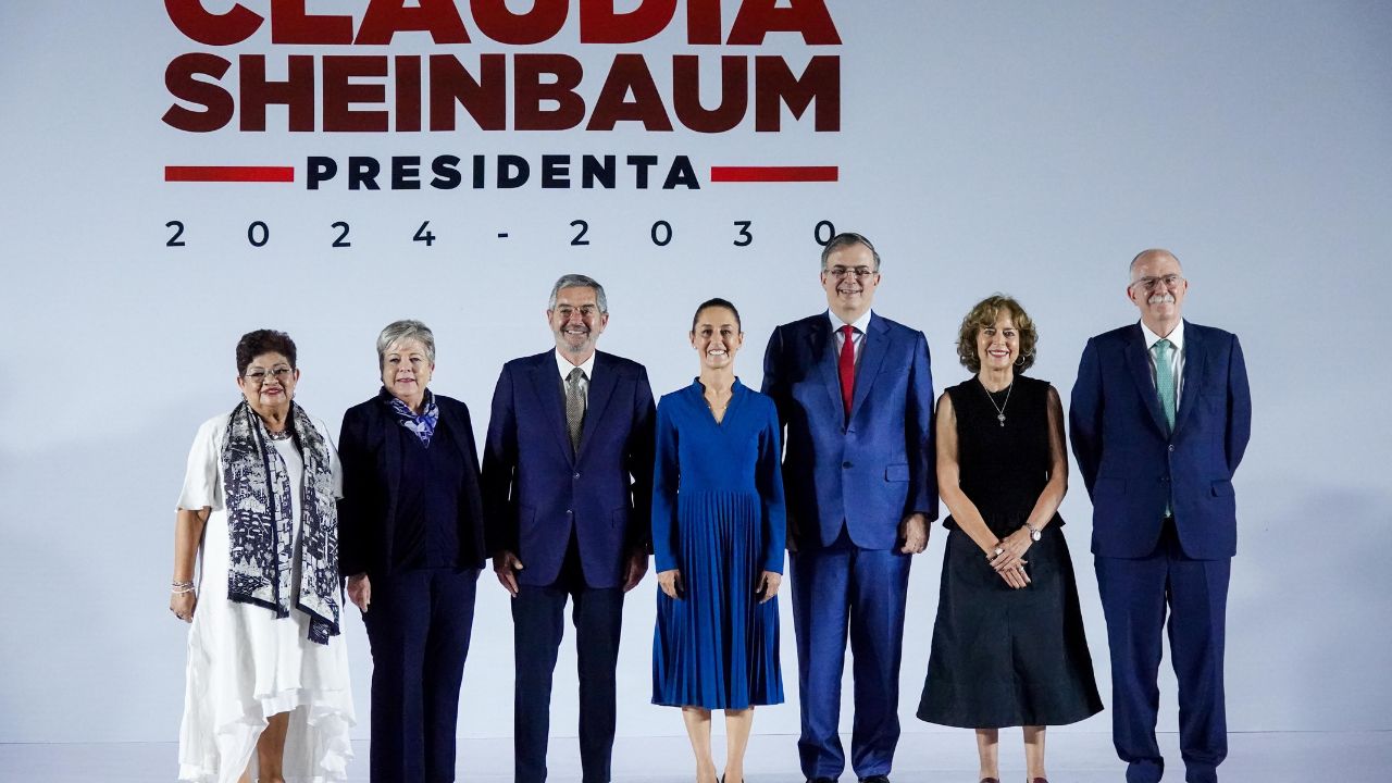 Equipo. Claudia Sheinbaum en la presentación de la primera parte de su gabinete donde integró a Marcelo Ebrard, Juan Ramón De la Fuente; Rosaura Ruiz; Ernestina Godoy entre otros.