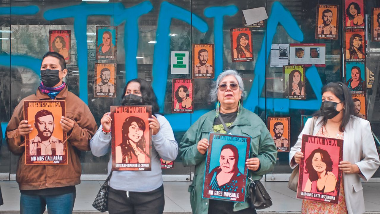 Desaire. Con pintas en la fachada del búnker de la Fiscalía capitalina, los inconformes acusaron que hay irregularidades en la investigación.