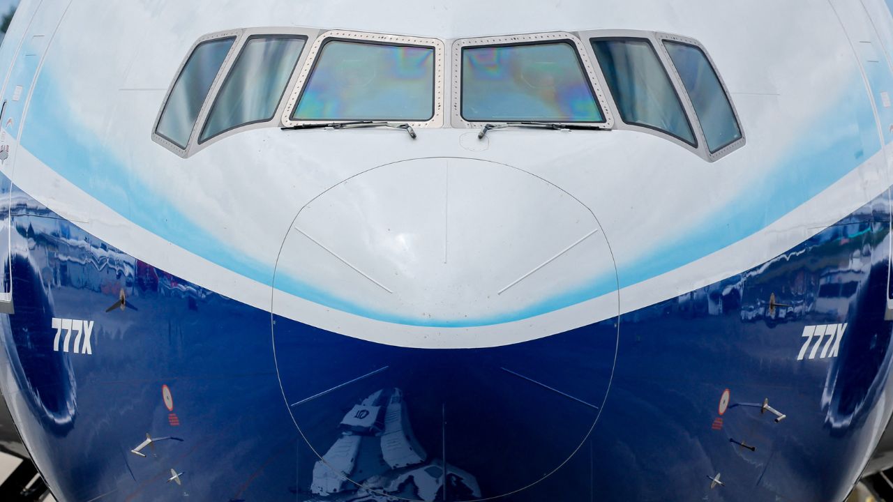 Boeing suspendió las pruebas de vuelo de su nuevo avión modelo 777X de fuselaje ancho, tras identificar una falla en una pieza de fijación del motor al cuerpo del avión