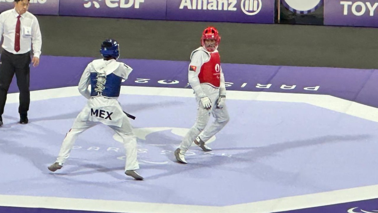 El mexicano Juan Diego García avanzó a los cuartos de final en el para taekwondo de los Juegos Paralímpicos de París 2024.