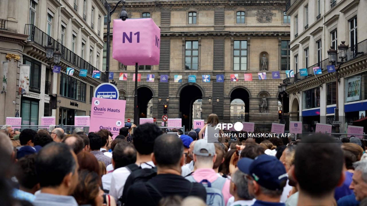 "Huyeron" de París temiendo que los Juegos Olímpicos sumieran la capital en el caos, pero muchos parisinos regresan para sumarse a la fiesta.