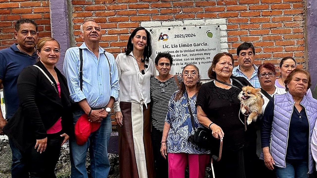 Reconocen con placa trabajo a la comunidad en Álvaro Obregón