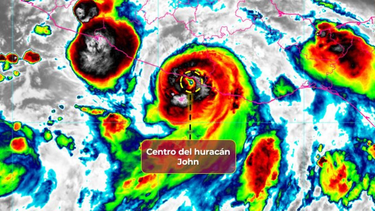 Huracán ‘John’ ya es categoría 3; tocará tierra en Guerrero