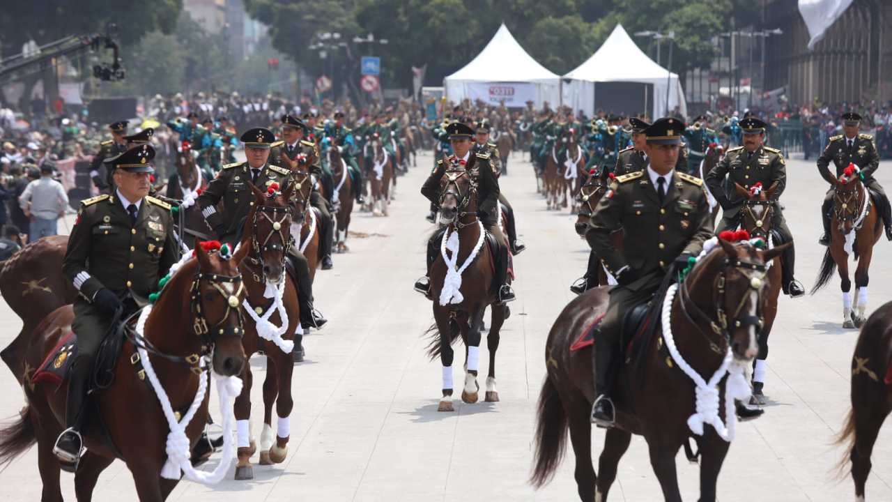 último desfile militar de AMLO