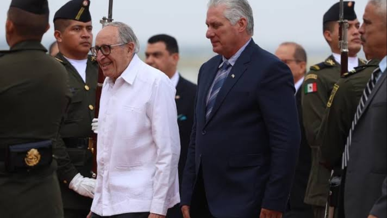 Foto: Diego Simón Sánchez/Díaz Canel llega a México para toma de protesta de Sheinbaum