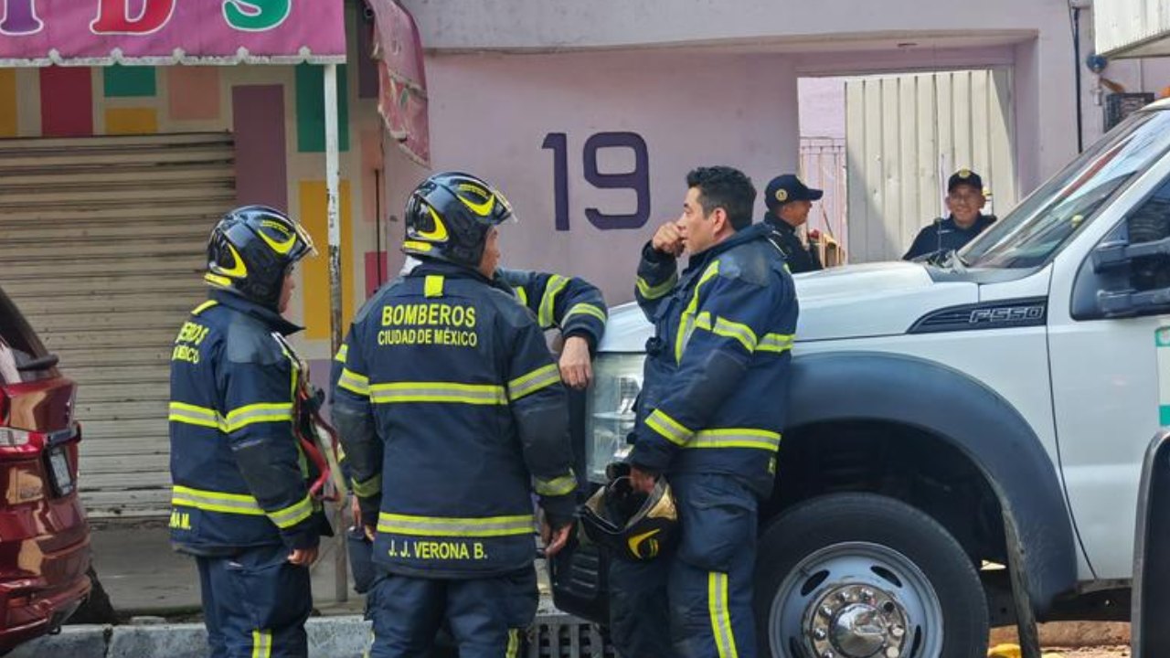 Durante la mañana de este viernes, fue hallado un cuerpo en estado de descomposición en un departamento de la alcaldía Cuauhtémoc.