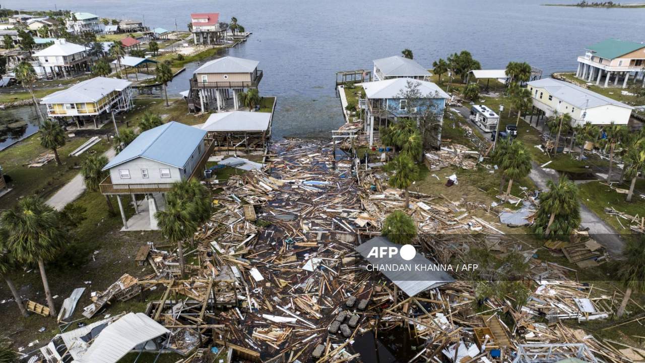 La potente tormenta 'Helene' azotó los estados del este y medio oeste de Estados Unidos, donde deja al menos 44 muertos.