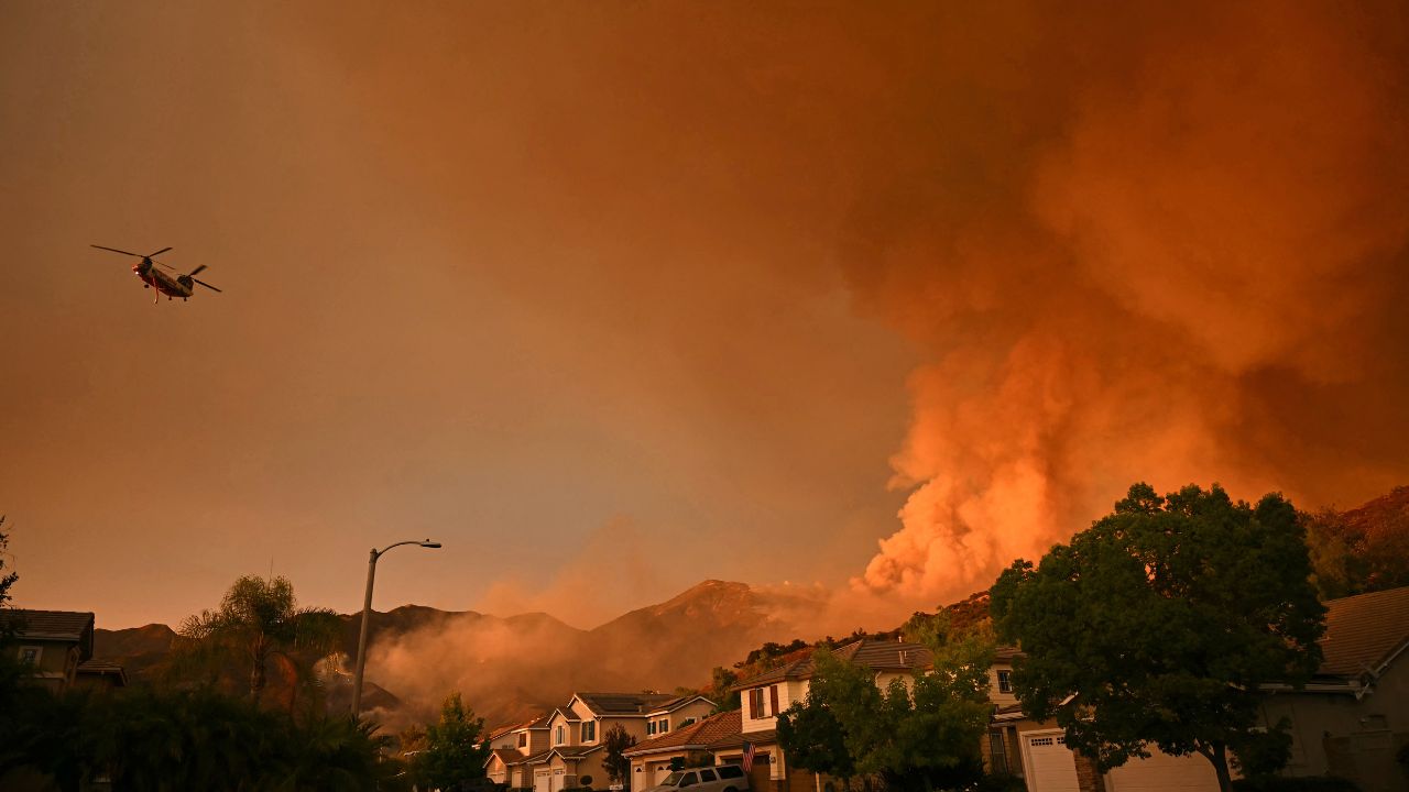 PELIGROSIDAD. Con miles de evacuados, la crisis climática en Estados Unidos deja a la vista la vulnerabilidad del país frente a fenómenos naturales extremos.