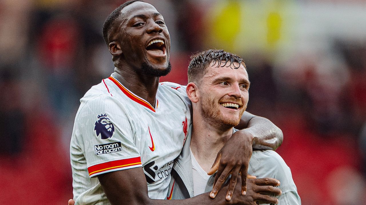 Liverpool derrotó 0-3 al Manchester United en su visita a Old Trafford por la tercera jornada de la Premier League