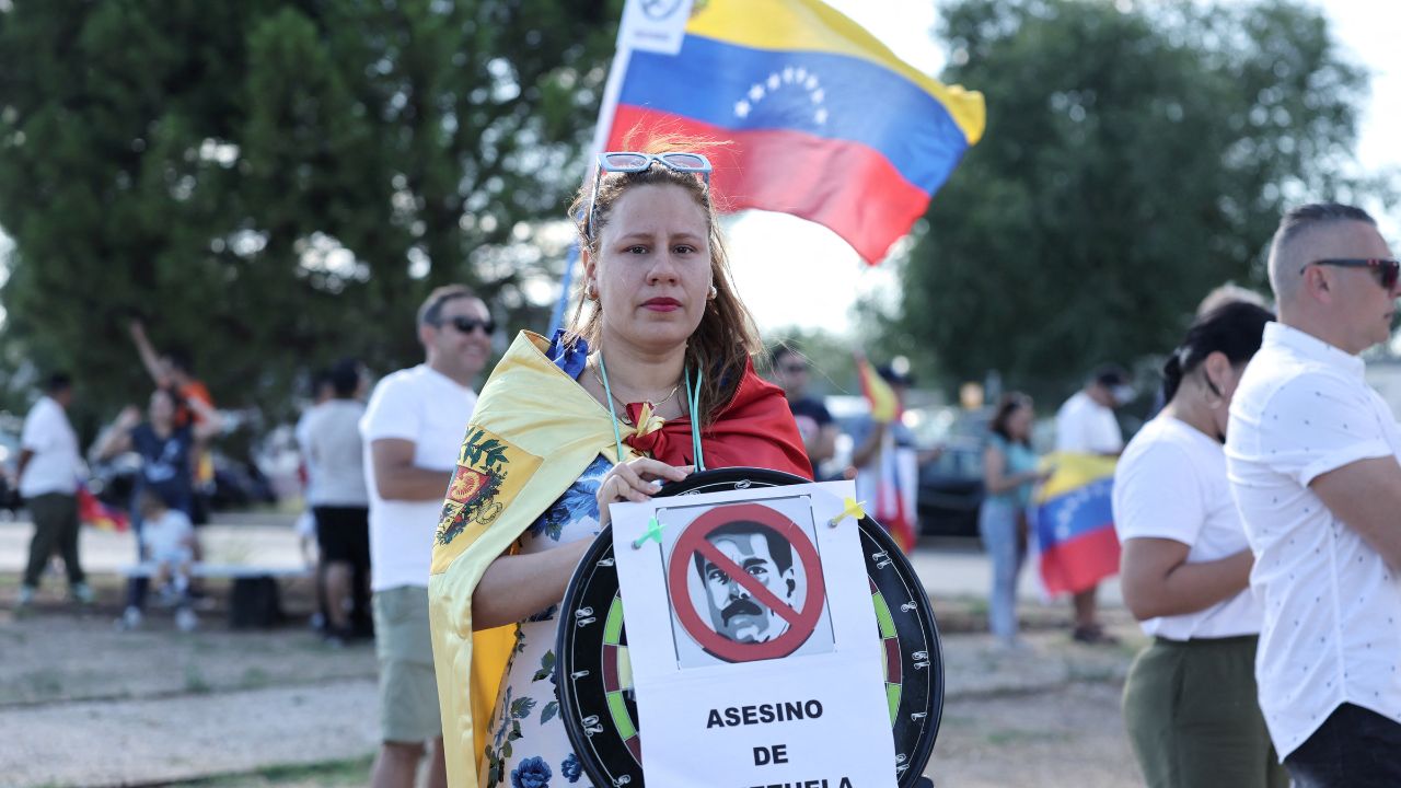 PRESIÓN. Varios manifestantes contra la reelección de Maduro se reunieron esta semana en Madrid, para exigir respeto a la voluntad popular y un cambio urgente.