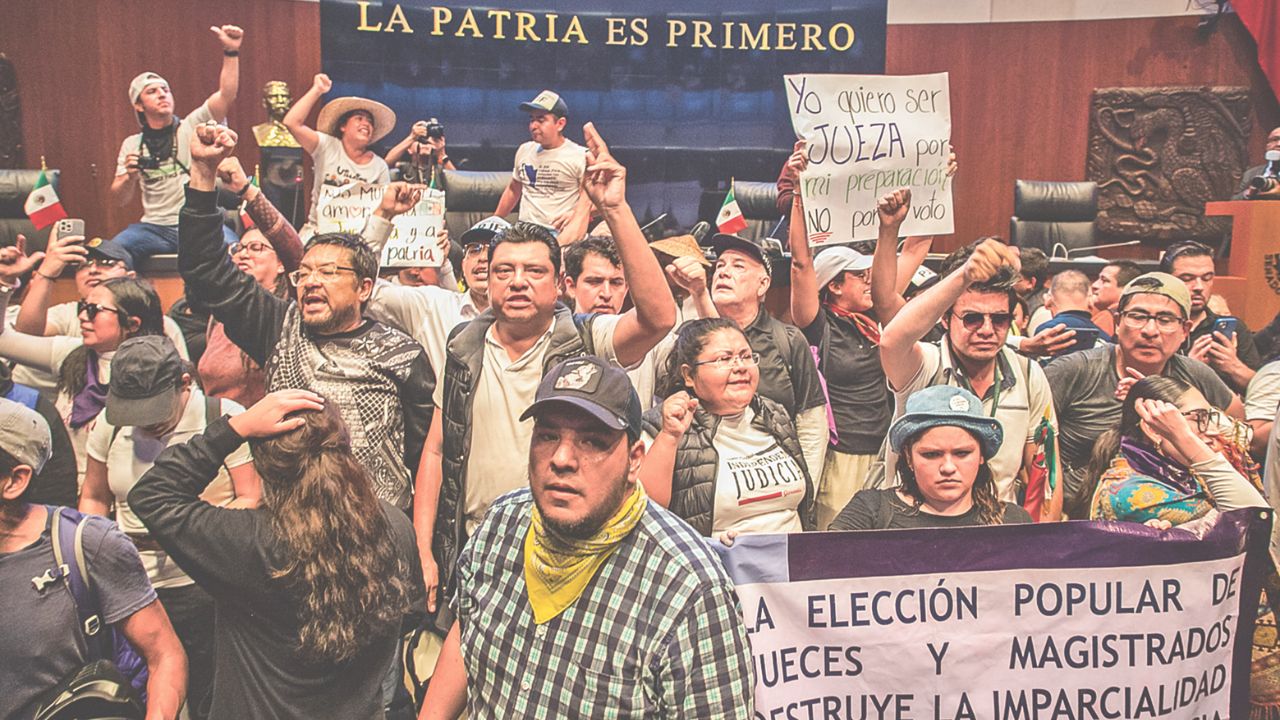 Polarización. Pese a las protestas en ambas sedes del Senado, la reforma fue aprobada con 86 votos a favor y 41 en contra.