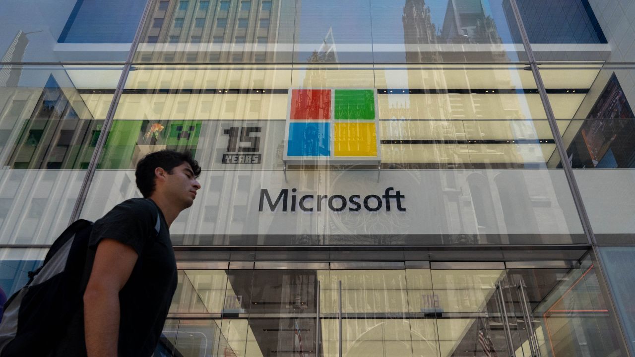 Microsoft y el gigante de la inversión BlackRock anunciaron ayer que se han aliado con otros fondos para recaudar hasta 100 mil millones de dólares para financiar centros