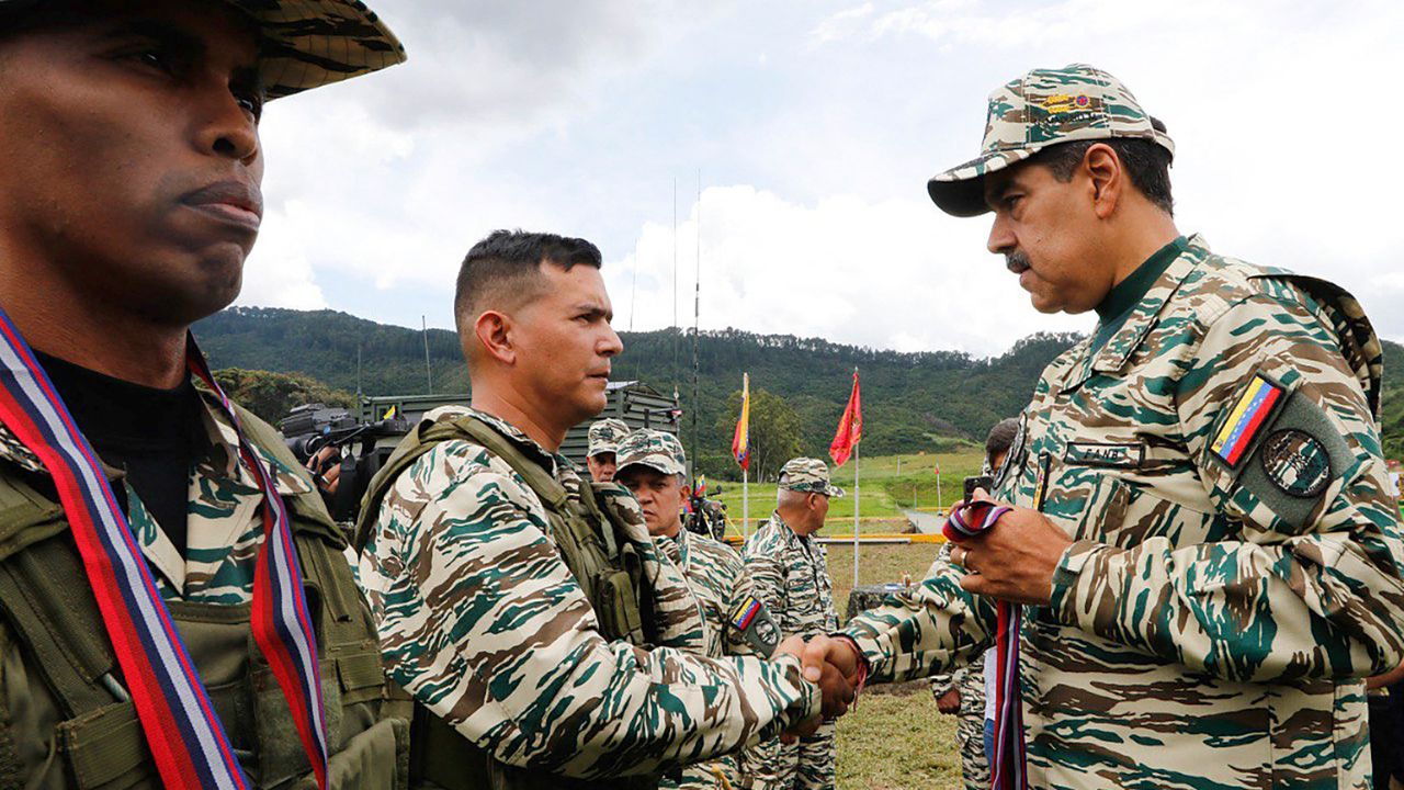 AUTÓCRATA. Nicolás Maduro se reunió con las fuerzas armadas de su país, reafirmando su apoyo militar en medio de la creciente presión internacional.