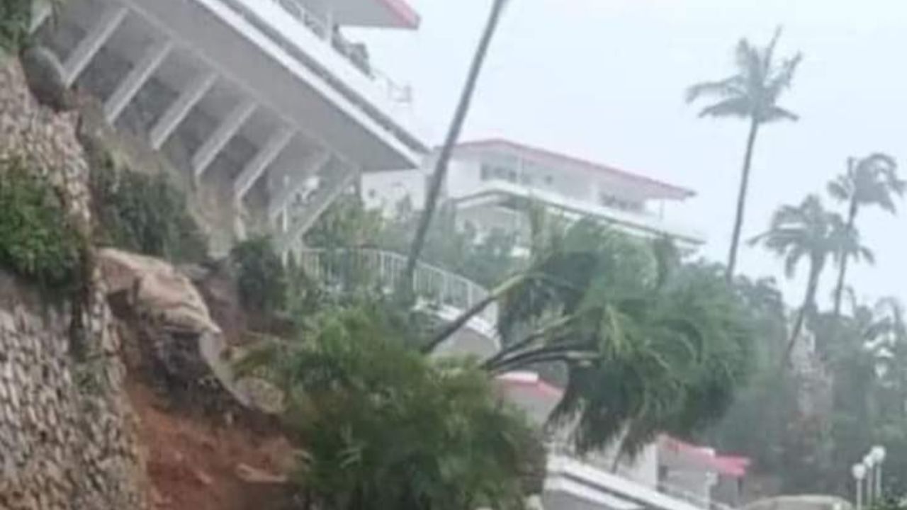 La tormenta tropical John se estacionó ayer frente a las costas de Guerrero y Michoacán, y se fortaleció hasta convertirse en huracán categoría 1