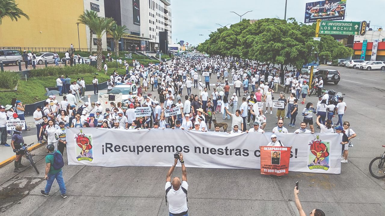 SEGURIDAD. Cientos de ciudadanos protestaron por la inseguridad que azota varias regiones de Sinaloa, lo que trastoca sus actividades y vida cotidiana.