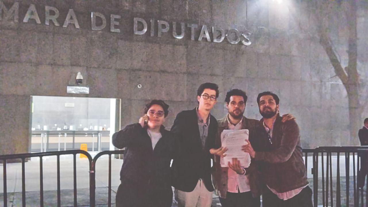 Rechazo. Luego de cinco horas de espera los estudiantes se retiraron al anochecer.