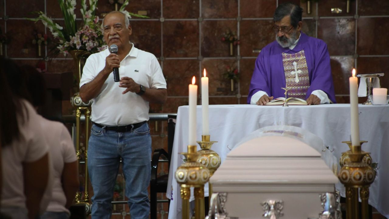 TRISTEZA. Dan el último adiós a Diego Ignacio Paz, el joven presuntamente baleado por un policía municipal en Oaxaca.