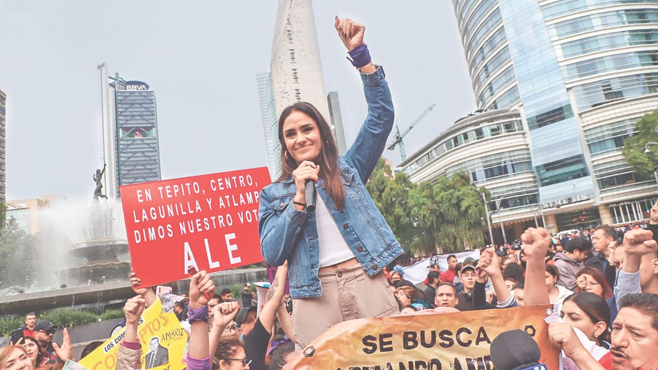 Resistencia. Simpatizantes de Alessandra Rojo de la Vega bloquearon avenida Reforma y marcharon al Tribunal Electoral local para repudiar la anulación.