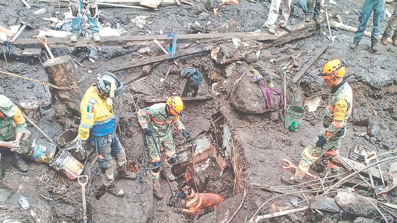 AFECTACIONES. También se desgajó el cerro Las Palmas, en el municipio de Jilotzingo.