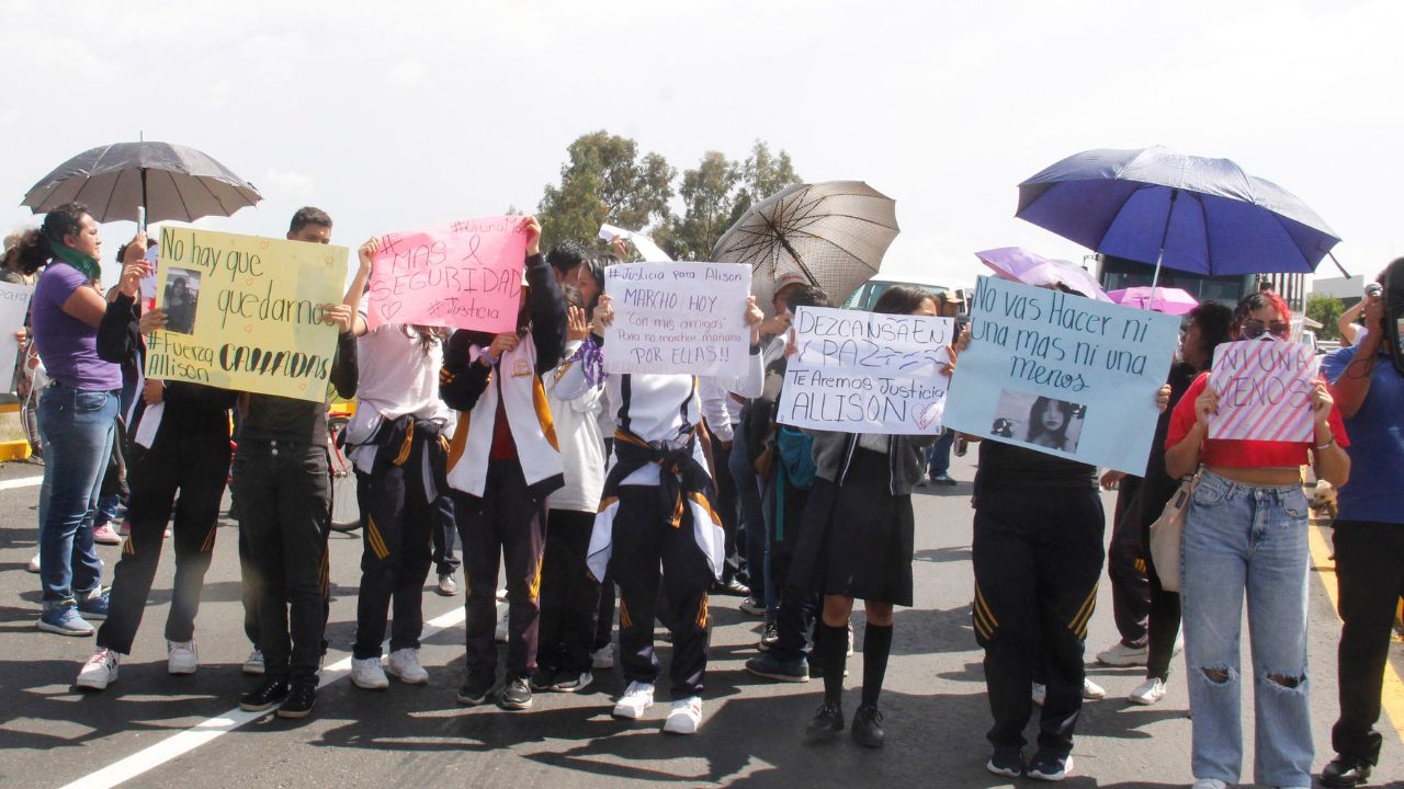 HUEJOTZINGO. Familiares y amigos se manifestaron para exigir justicia para Alison. 