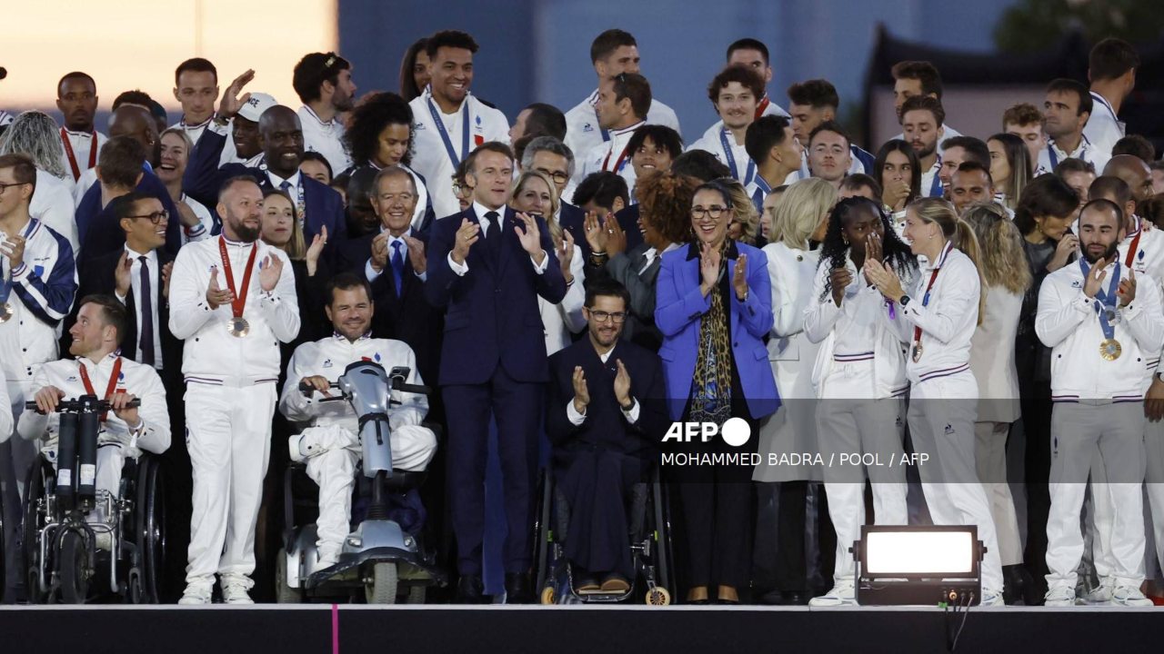 Francia se resiste a pasar la página de los Juegos de París y organizó un desfile de homenaje a sus deportistas olímpicos y paralímpicos