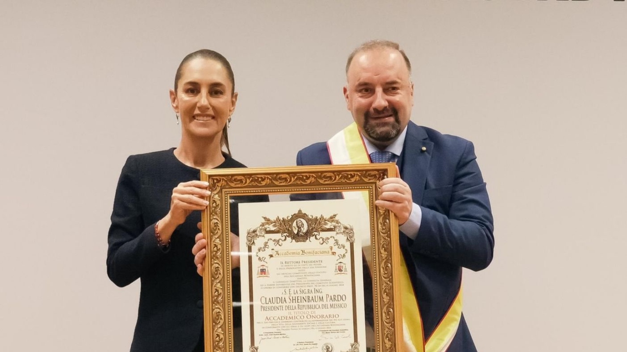 Foto: X@Claudiashein/ Se le otorga el premio Premio Internazionale Bonifacio VIII por la Cultura de la paz