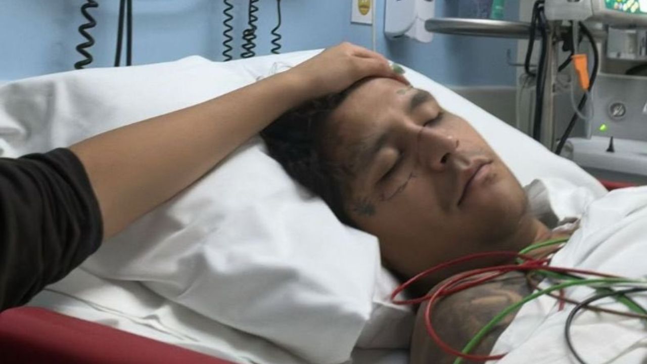 Christian Nodal es hospitalizado; genera alarma en redes