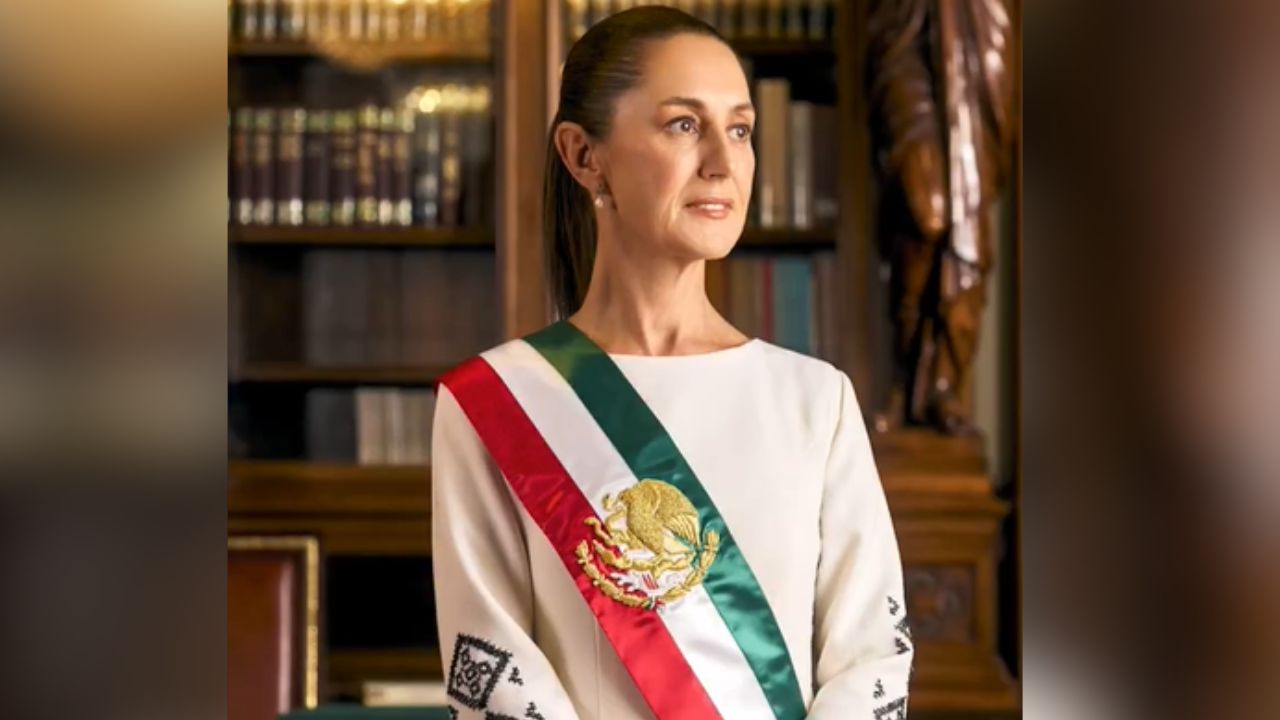 Sheinbaum Pardo se toma la foto oficial como la primera mujer presidenta de México; lució un vestido diferente al día de su protesta