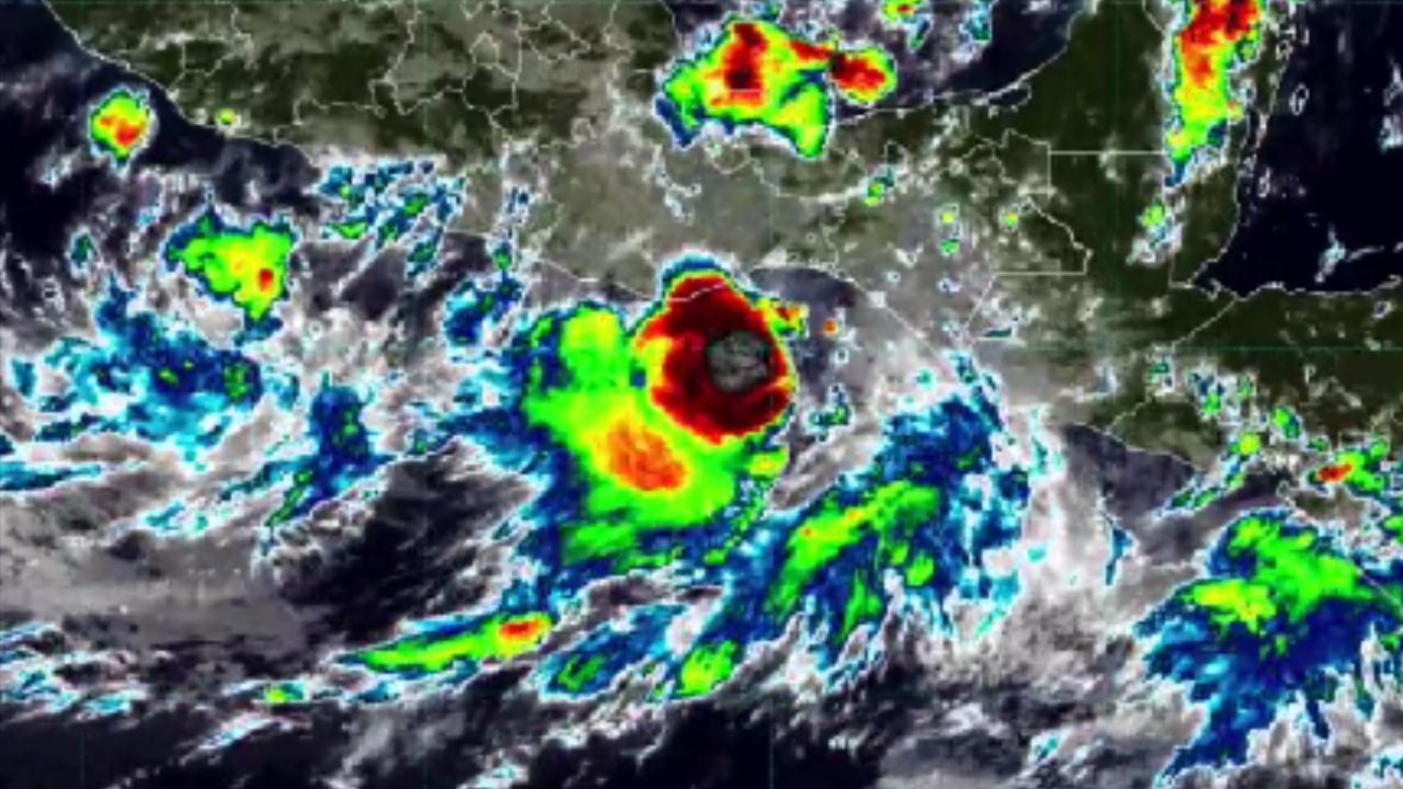 Frente a las costas de Oaxaca y Chiapas se forma la Depresión Tropical 11-E