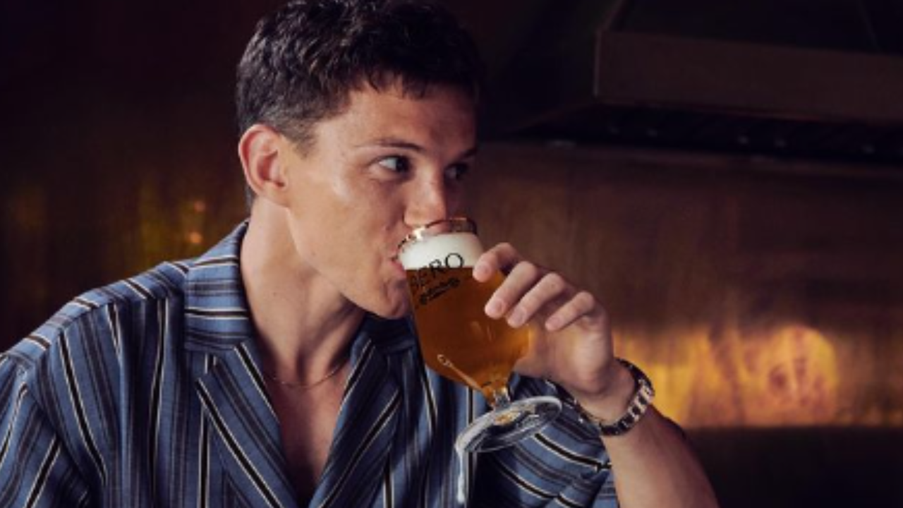 Tom Holland, el actor que le da vida a "Spider-Man" dentro del UCM, lanza su propia marca de cerveza sin alcohol al mercado.