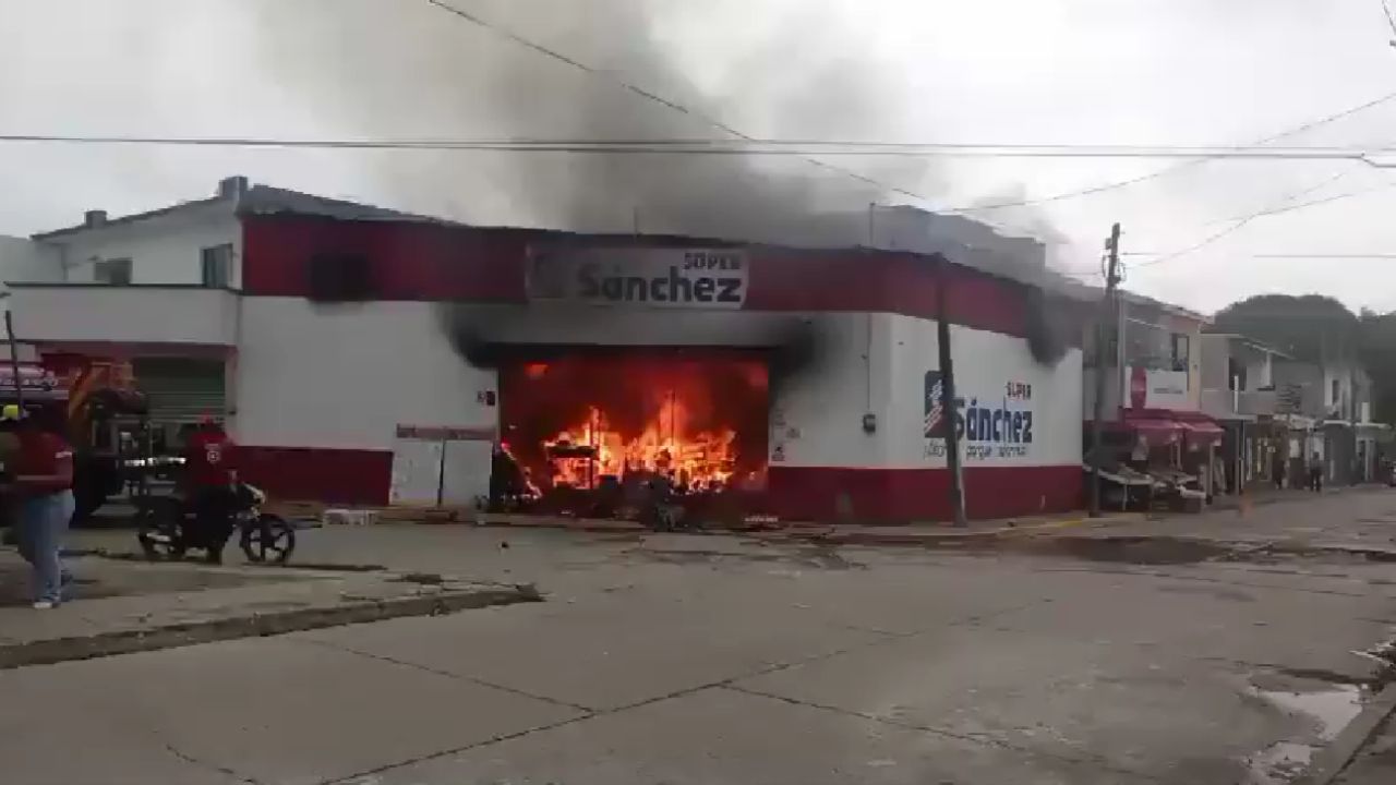 Incendian negocios y vehículos en Villahermosa, Tabasco