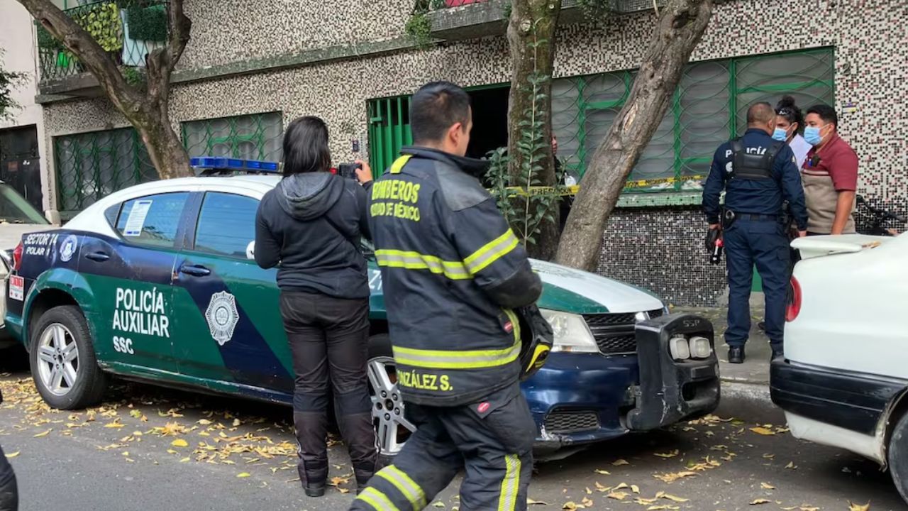 Hallan cuerpo en descomposición dentro de un departamento