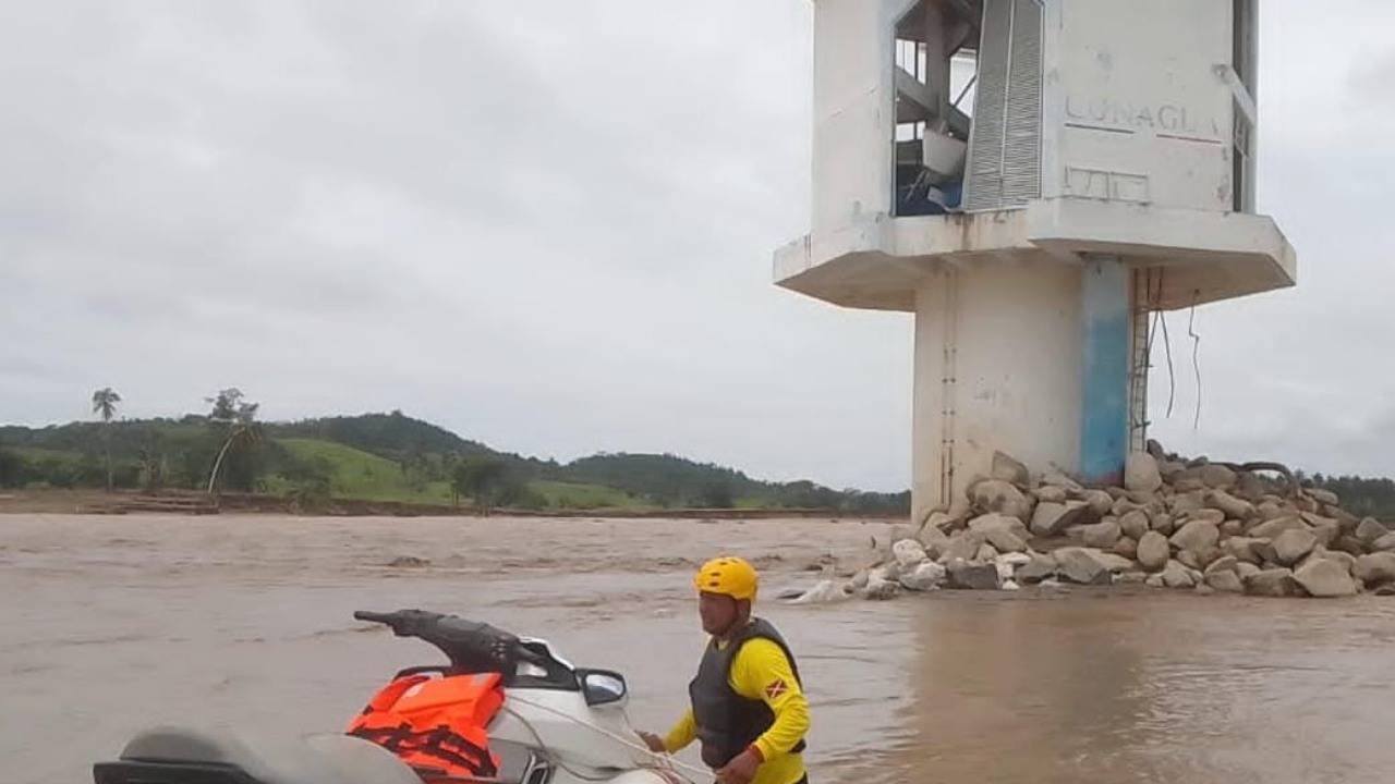 La Conagua dio a conocer que realizan trabajos de rehabilitación para abastecer de agua potable a Acapulco tras las afectaciones de 'John'.